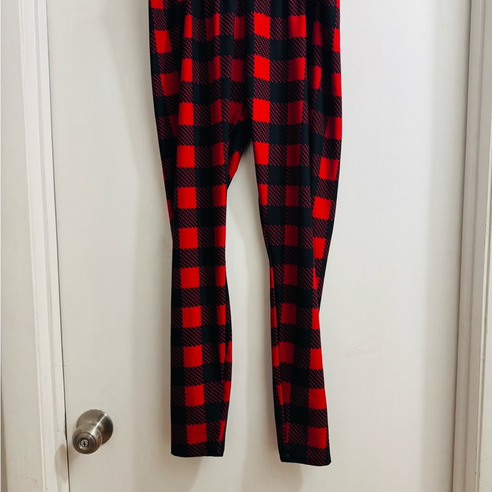 Chic Red and Black Plaid Women's Leggings